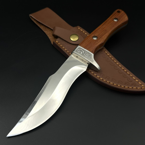 Масивен и тежък ловен нож DER HUNT SPARTAN 37, стомана 5CR13MOV, дръжка от  кленово дърво, кожена кания